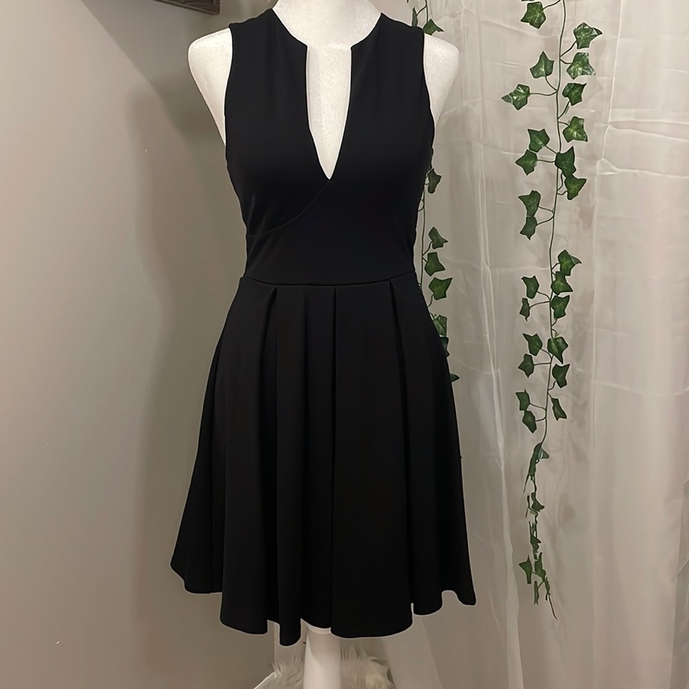 🚨🚨ON SALE FOR TONIGHT!WINDSOR LITTLE BLACK DRESS • SIZE SMALL • NEW WITH TAGS🚨🚨
